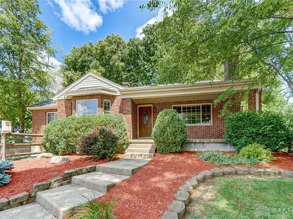 307 Meadowgrove Dr, Englewood, OH 45322