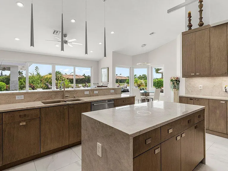 11164 Boca Woods Ln — Photo 15