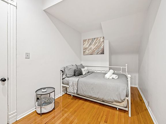 5th image of 2633 N Sheffield Ave #A