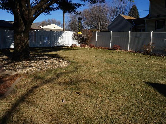 5th image of 815 2nd St SE