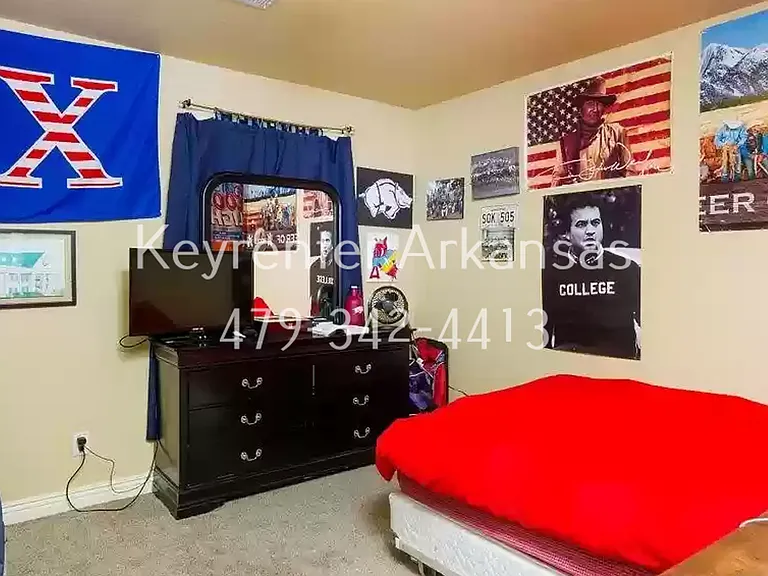 1144 N Vista Pl — Photo 18