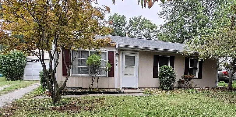 1623 Clover Ln photo 1
