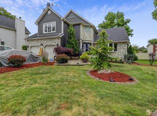 5 Rose Ct, Colonia, NJ 07067
