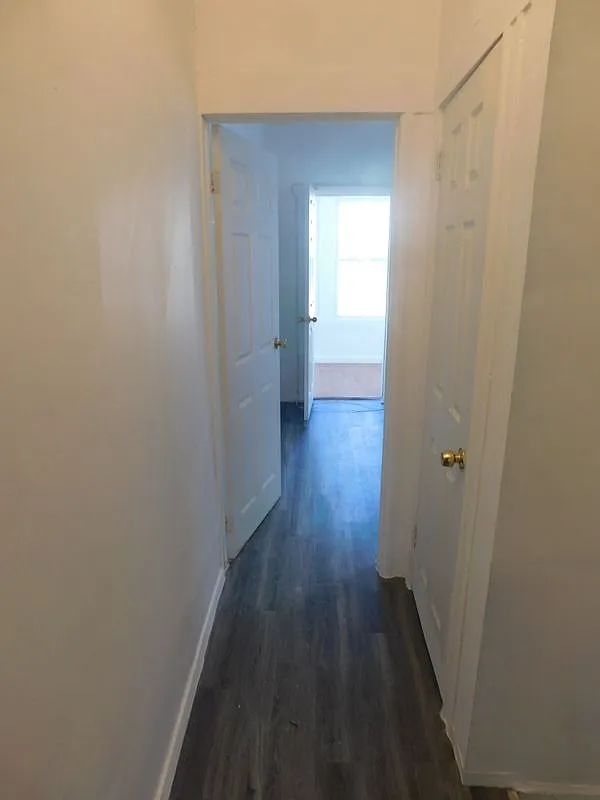 3 bed, 1.0 bath, 1400 sqft, $2,000 — Photo 3