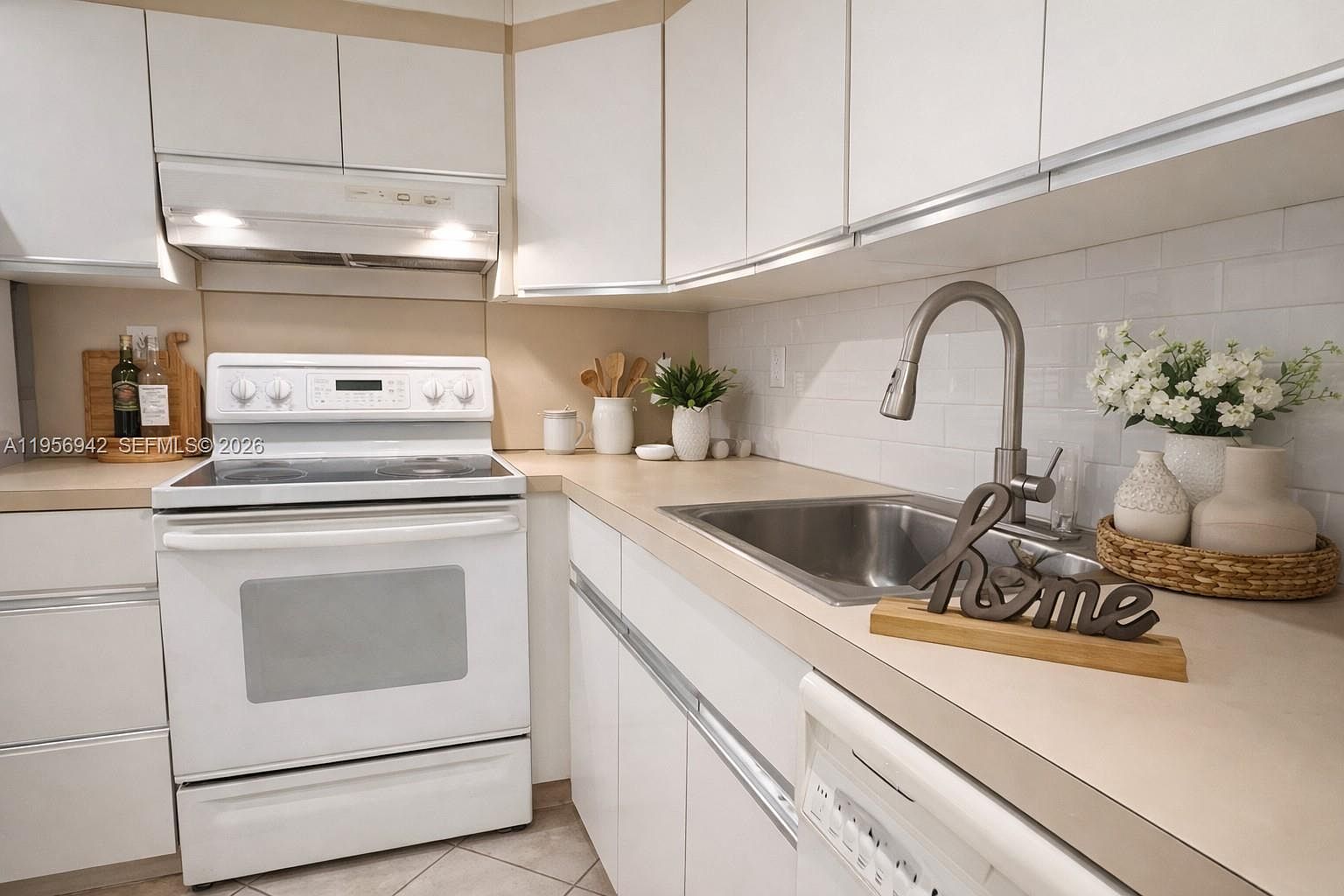 3920 Inverrary Blvd APT 608C