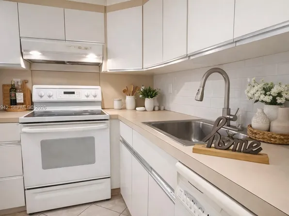 3920 Inverrary Blvd APT 608C, Lauderhill, FL 33319