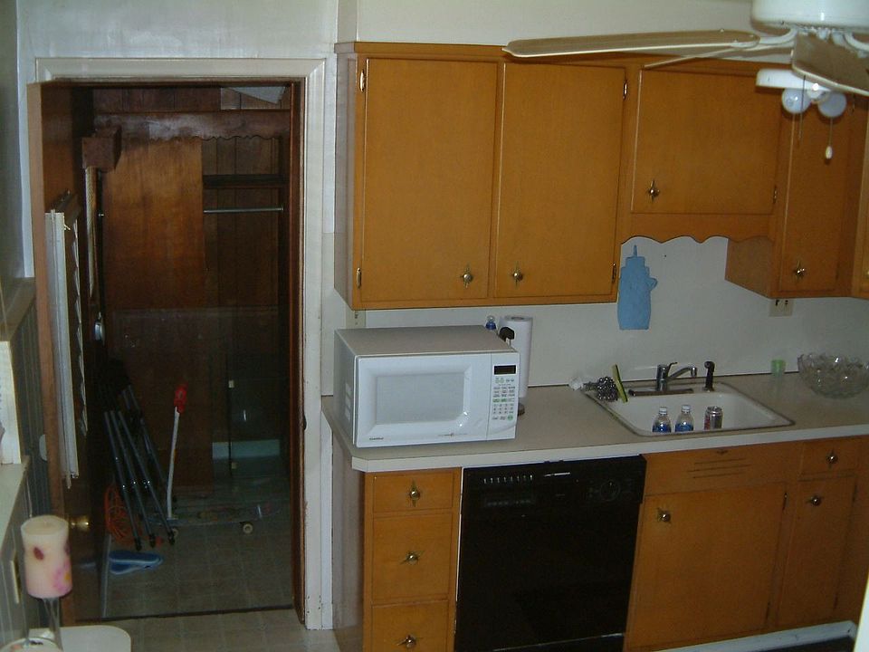 2nd image of 923 Green St