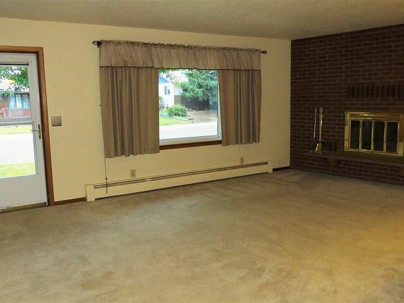 2nd image of 221 Valley Cir