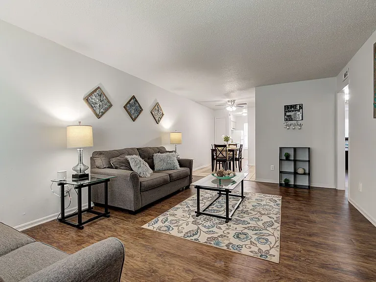 The Shelton Apartments- 1/2 Off First Months Rent AND 1/2 Off in June! — Photo 3