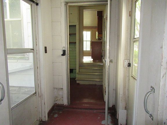 4th image of 306 N Wood St