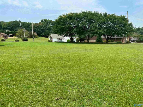 3 Powell Rd, Albertville, AL 35951