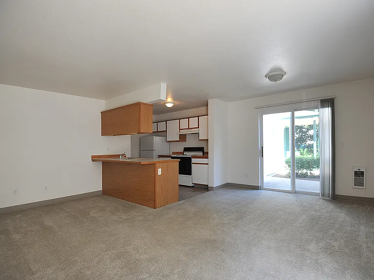 Emerald Pointe — Photo 17