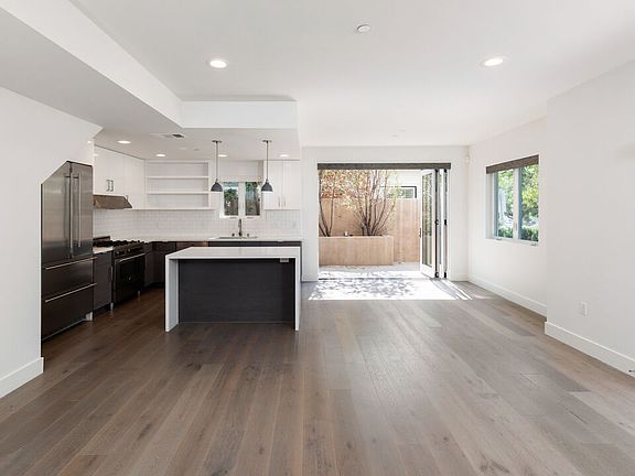 3rd image of 943 16th St #1
