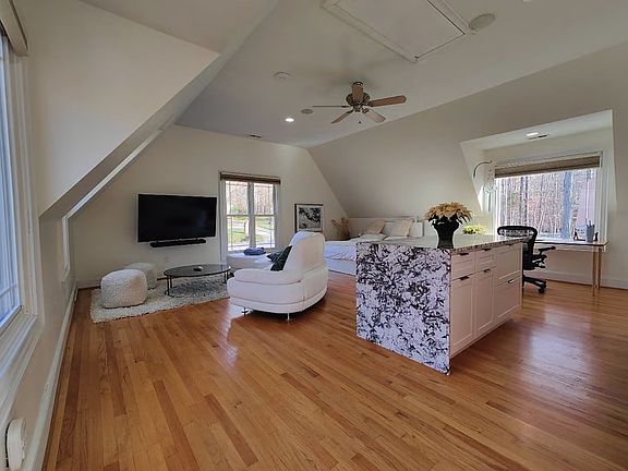 2nd image of 5909 Greenevers Dr
