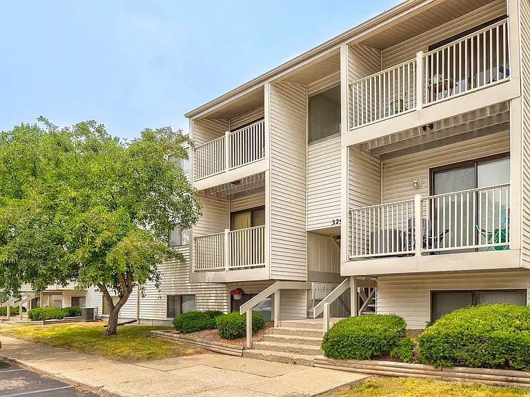 Country Knoll Apartments — Photo 15