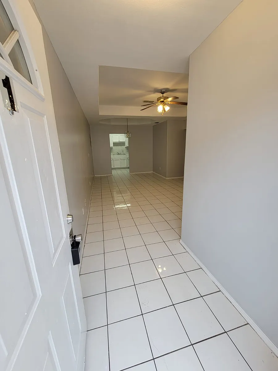 Building Photo - 2206 Kimberly Ln #3