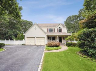 10 Drew Dr, Eastport, NY 11941