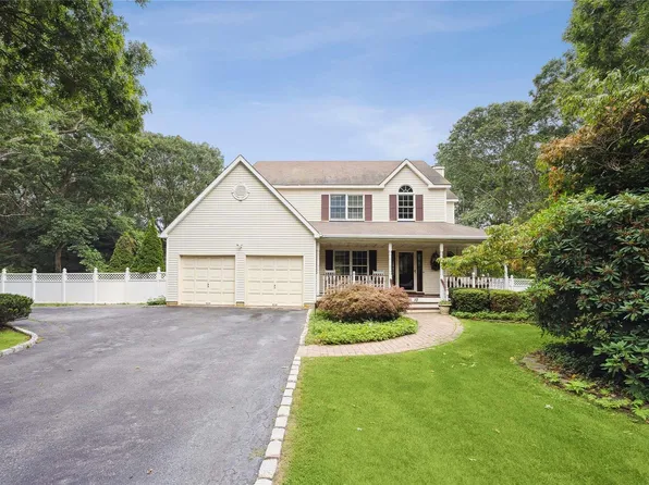 10 Drew Drive, Eastport, NY 11941