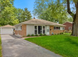 312 Blackhawk Dr, Park Forest, IL 60466