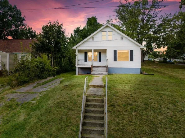 711 5th St NE, Pulaski, VA 24301