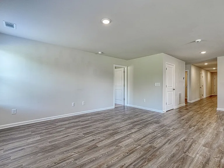 220 Ingleby Rd — Photo 24