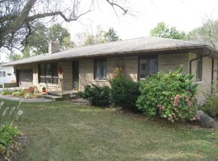 204 S 3rd St, Cambridge, IL 61238