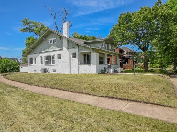 678 Buchanan St, Gary, IN 46402