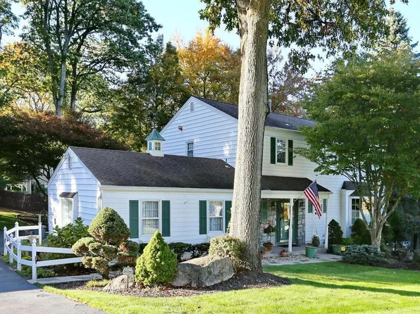 11 Lancaster Drive, Suffern, NY 10901