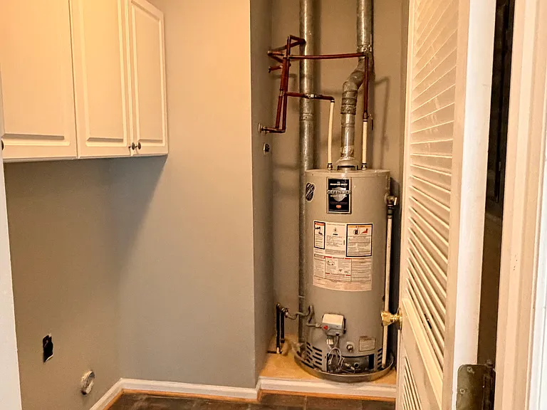 113 W Victoria Ct #F — Photo 13