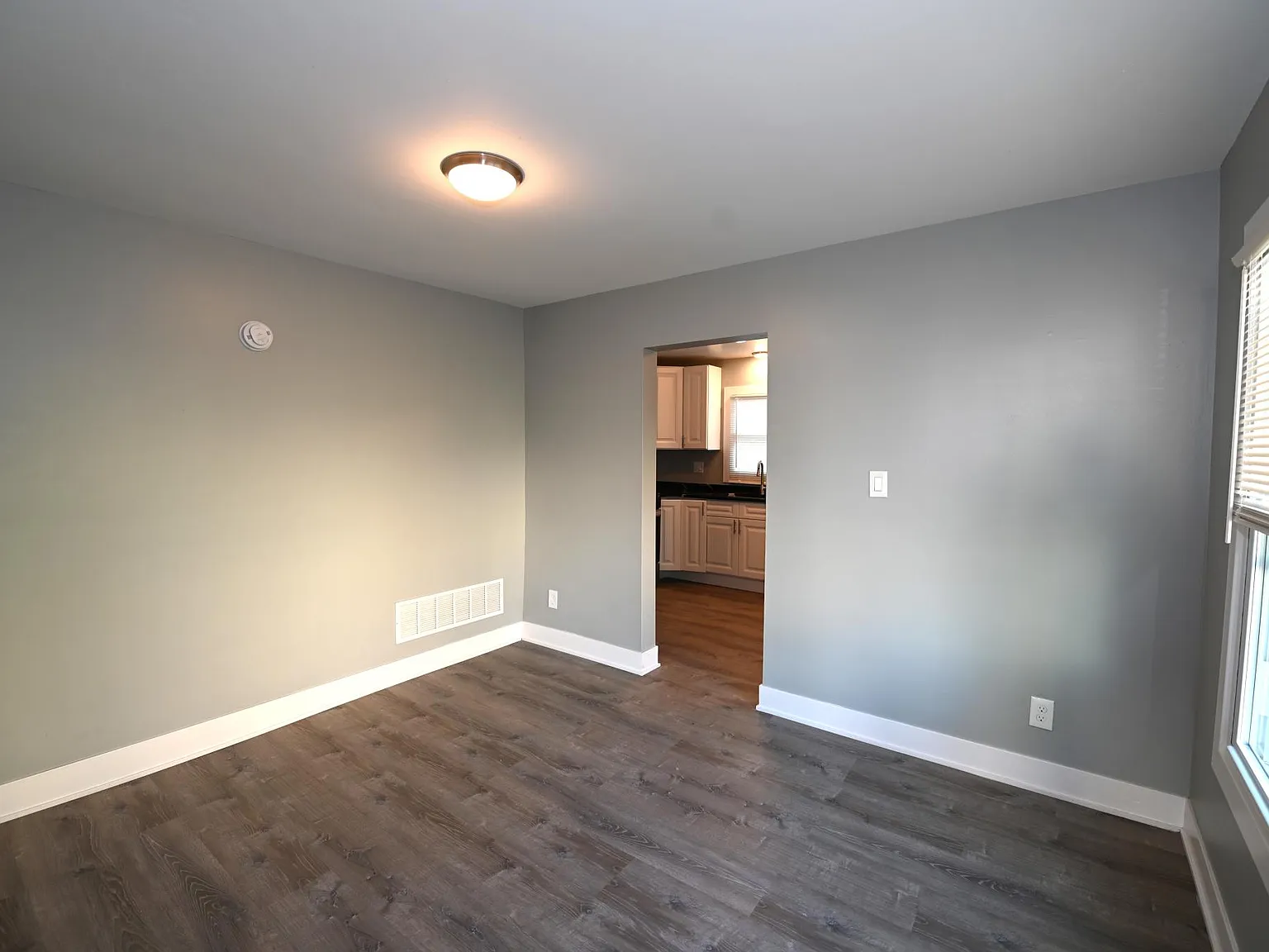 3 bed, 1016 sqft, $1,700 — Photo 4