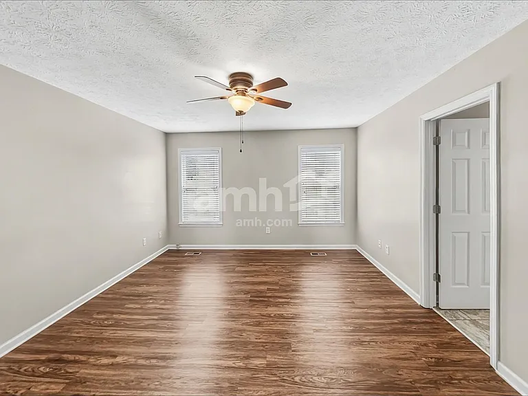 201 Fox Hunt Ln — Photo 8