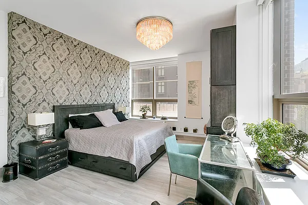 Sold by Modern Spaces | media 6