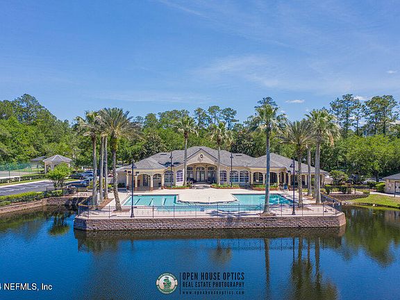 4th image of 13810 SUTTON PARK Drive N #1319