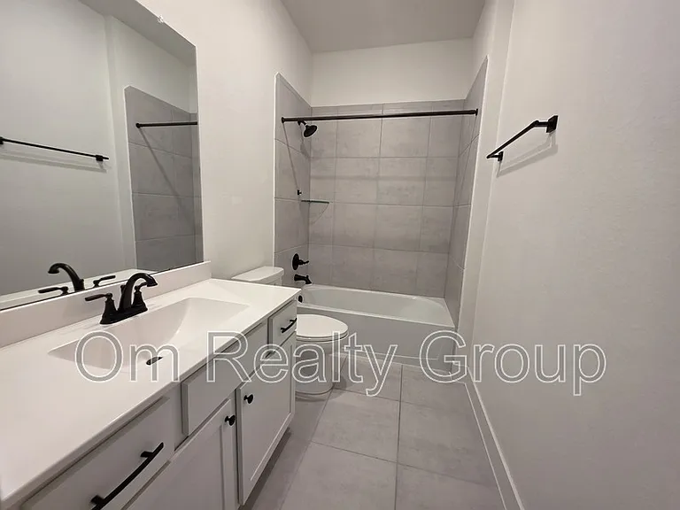 18710 Colorado River Ln — Photo 30