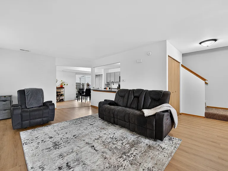 939 Four Seasons Blvd — Photo 5