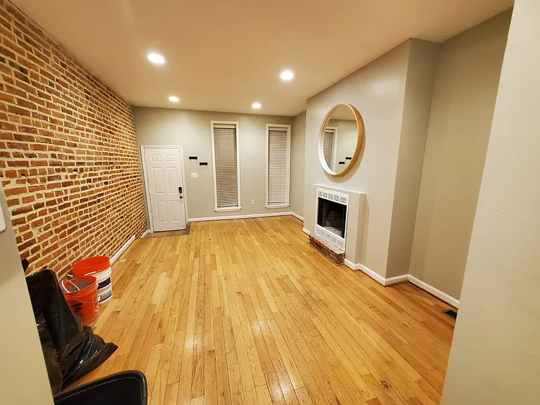 1430 Light St — Photo 2