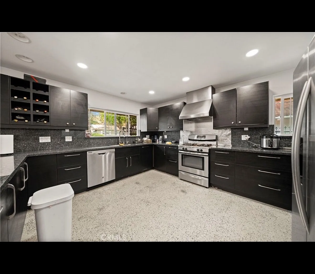 3 bed, 3.5 bath, 1541 sqft, $3,300 — Photo 2