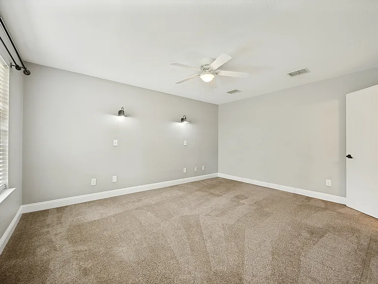 1601 Elm St — Photo 12