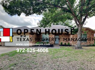 10101 Stoneleigh Dr, Benbrook, TX 76126