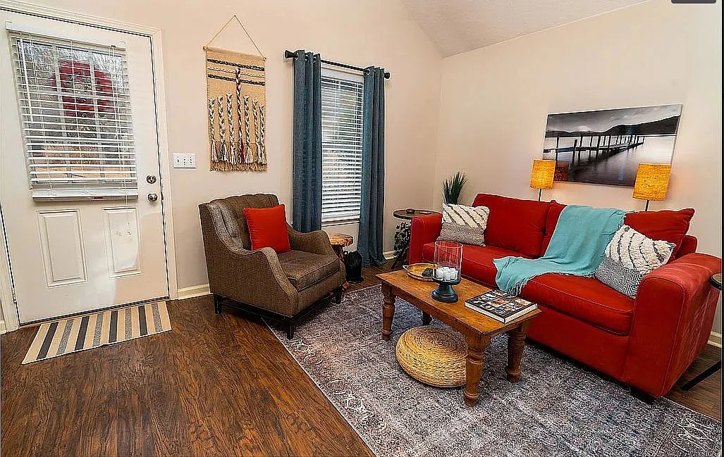 3 bed, 1218 sqft, $1,800 — Photo 3