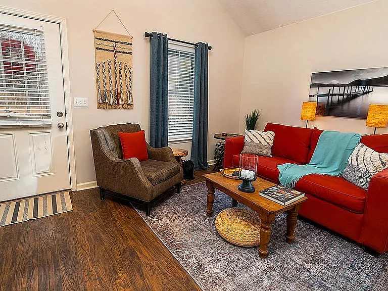 614 Huntington Pl — Photo 3