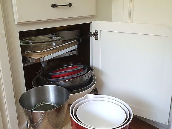 Pullout Corn., Cab & Lazy Su