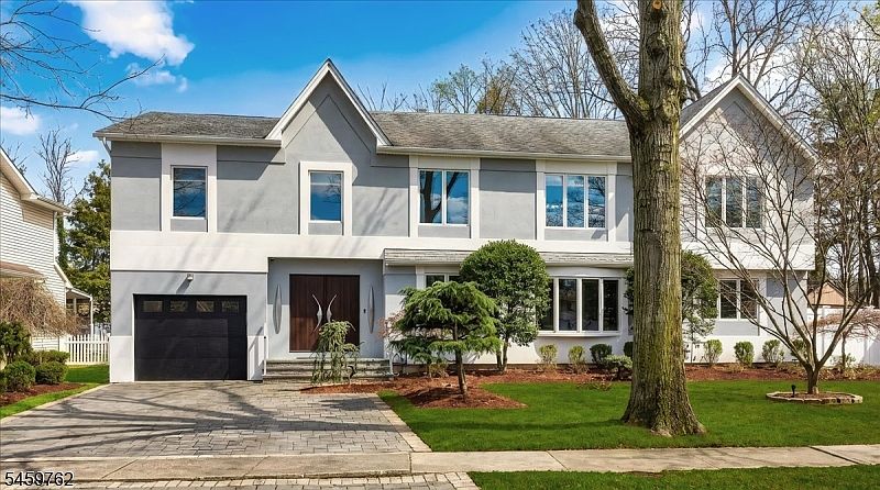 1st image of 827 Alden Rd