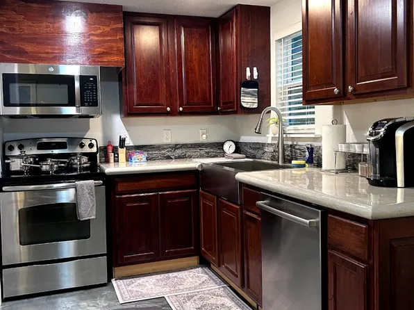 303 S 3rd St, Sanger, TX 76266