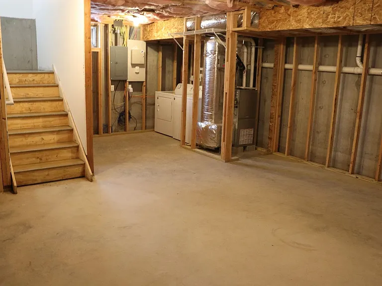 39 Glenwood Ave — Photo 15