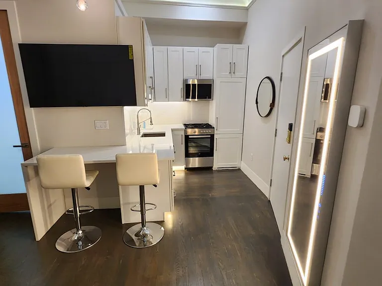 362 Commonwealth Ave #1B — Photo 1