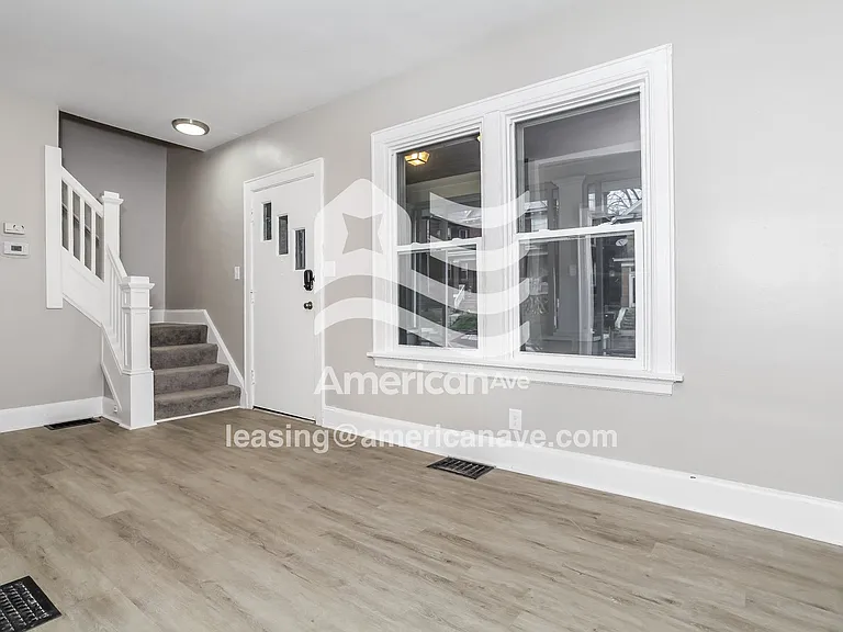 500000_003_wm_-_living_room_13440944.jpg