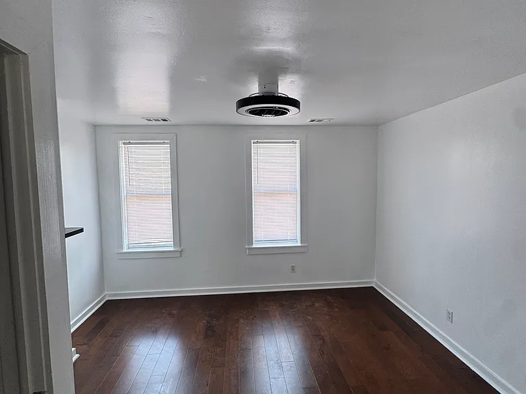 2318 Jane St #3 — Photo 7