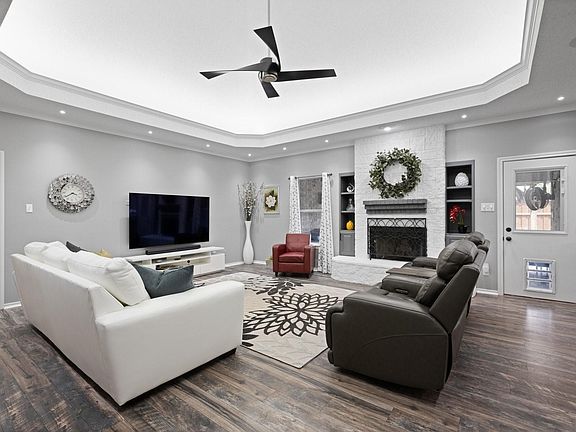 3rd image of 425 Sherwood Ct