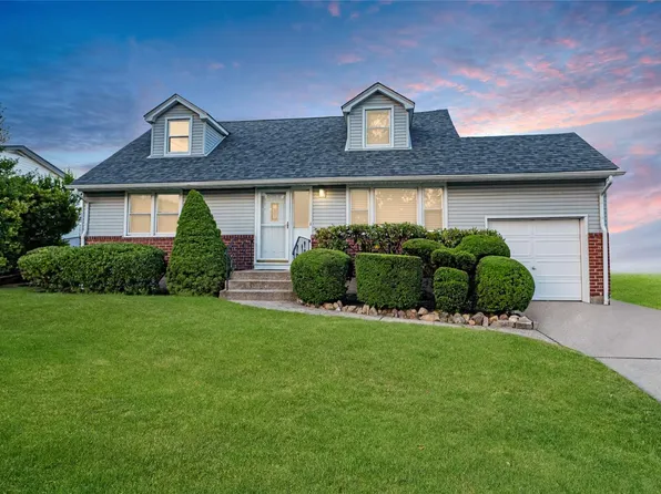 8 Howard Place, Melville, NY 11747